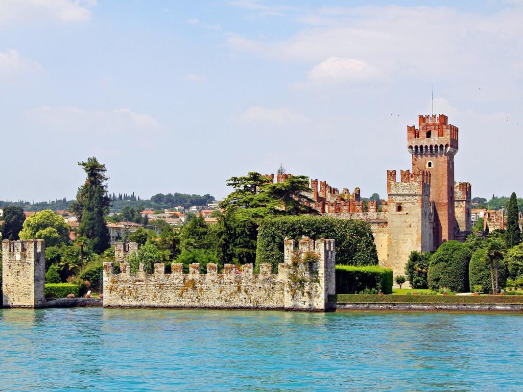 Belvilla By Oyo Enticing Holiday Home With Pool Lazise Esterno foto